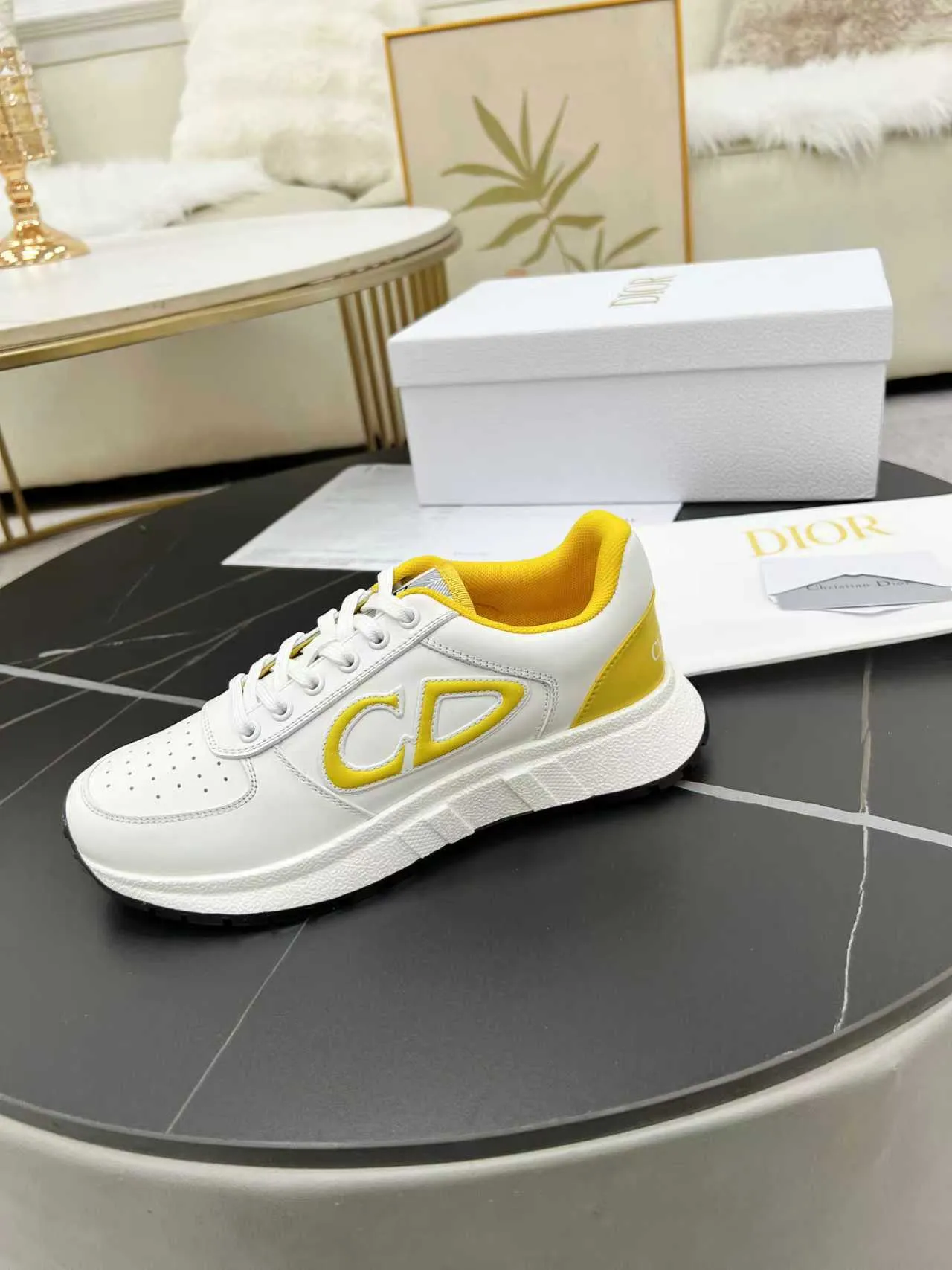 [Dior Dior] P: 640💰Couple model Size: Female: 35-40 (41 customized), male 39-44. (45 customized) 2025 Dior Dior autumn and winter new products🌹Fashion and trends coexist. Imported cowhide is customized one to one. Fabric; cowhide. Lining: Breathable mesh. Outsole: TPU.